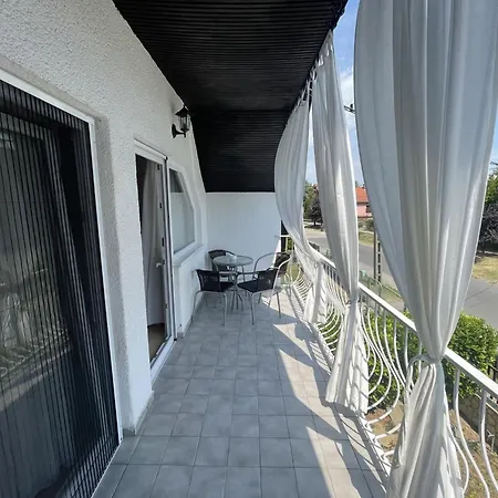 Agi Apartmanhaz Διαμέρισμα Balatonlelle