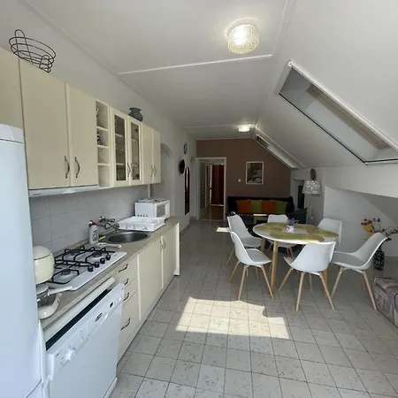 Agi Apartmanhaz * Balatonlelle